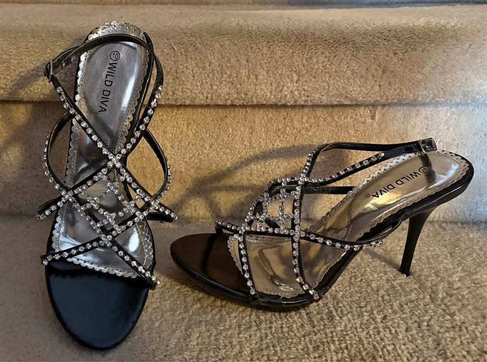 BEAUTIFUL Swarovski Crystal - Bridal/Elegant Heels Size 10