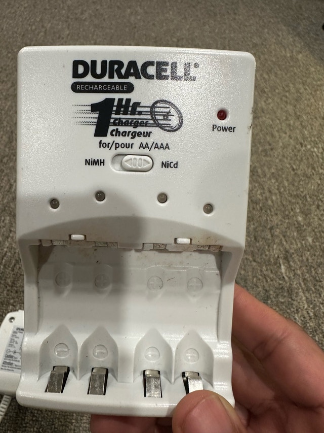 Duracell Battery Charger - photo 2