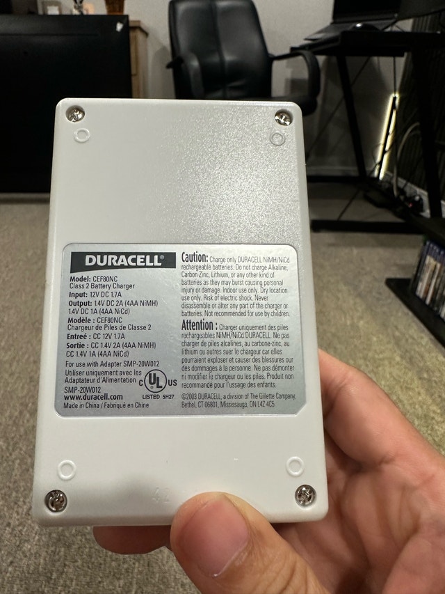 Duracell Battery Charger - photo 3