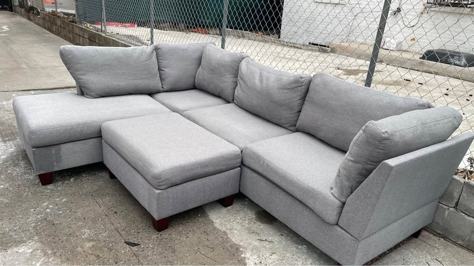 Gray 3 piece sectional Couch (DELIVERY IS AVAILABLE) - photo 3