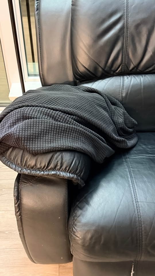 Comfortable Recliner Chair with Cover – Works Perfectly - photo 3