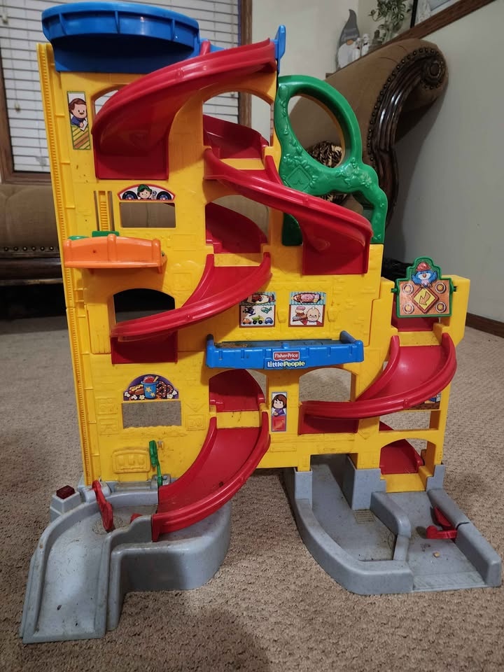 Fisher price little people play set - photo 2