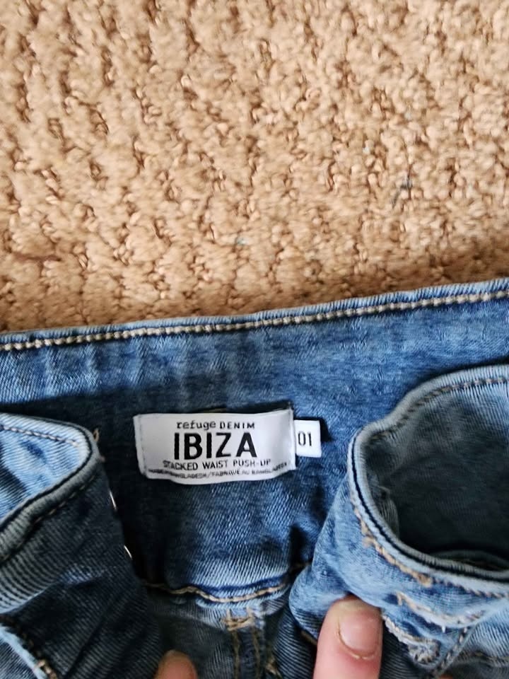 Name brand jeans never worn - photo 5