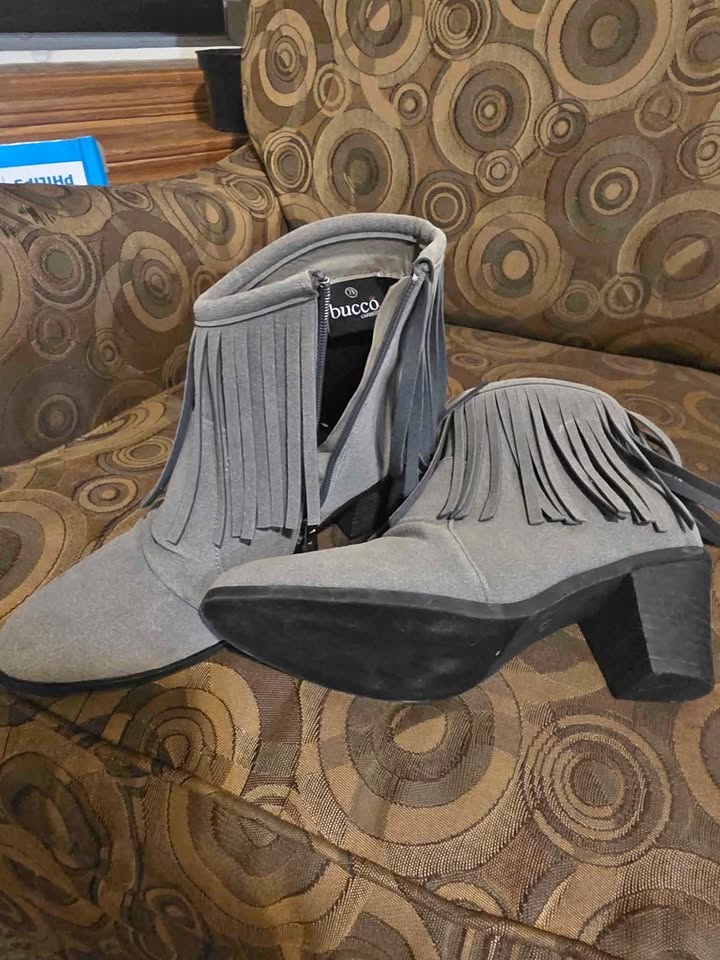 Stunning bunch 7 1/2 women's boots