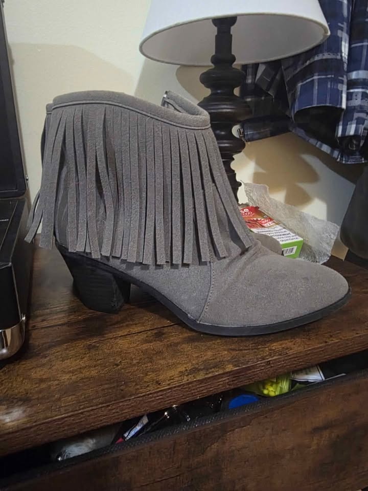 Stunning bunch 7 1/2 women's boots - photo 3