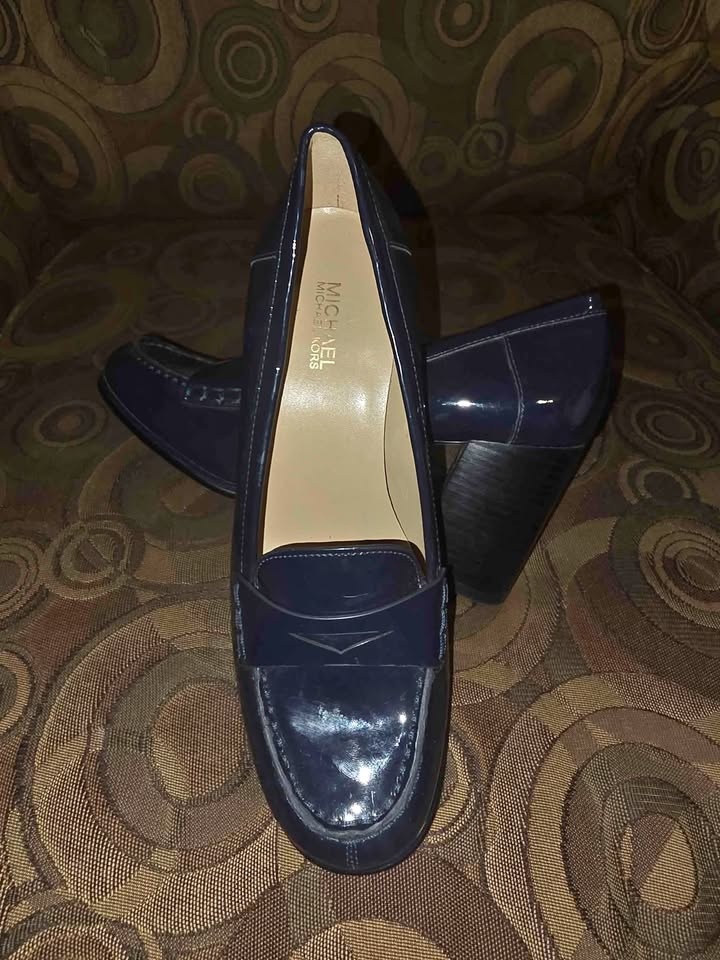 Brand new women's size six dress shoes