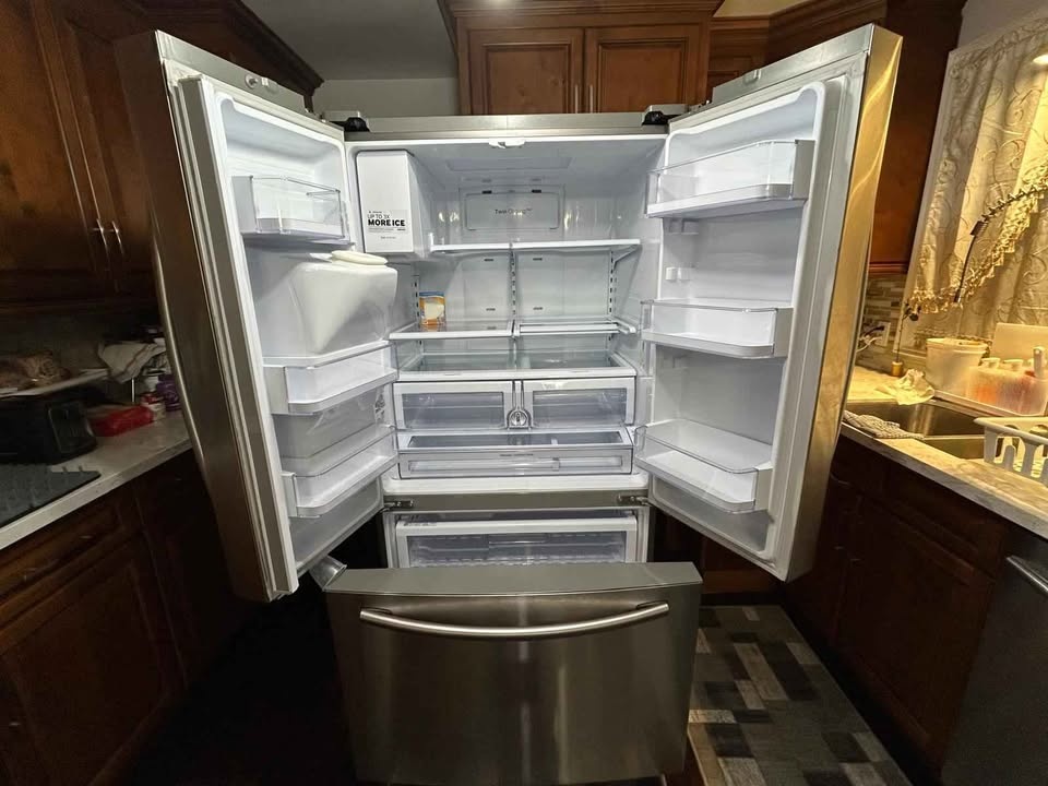 Samsung Fridge - photo 2