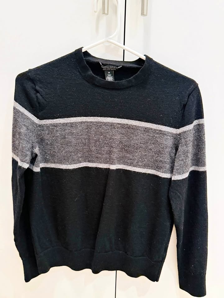 Banana Republic Women’s Sweater – Medium Size |