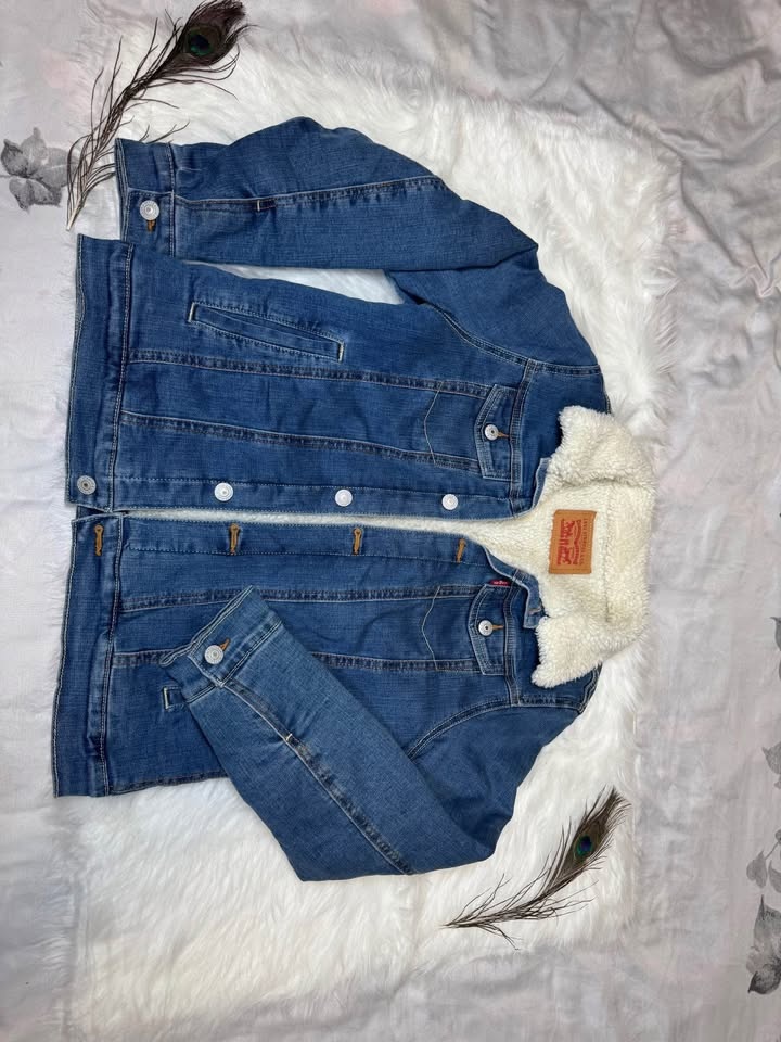 levis sherpa trucker jacket size M-L - photo 2