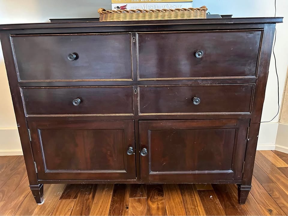Dresser / tv stand