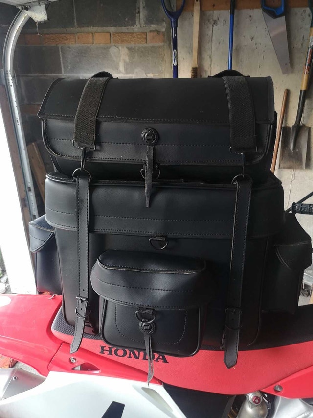 Motorcycle luggage carrier