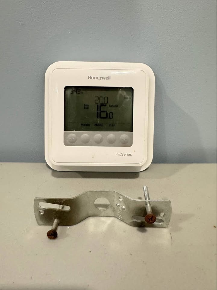 Honeywell Pro Series Thermostat - photo 2