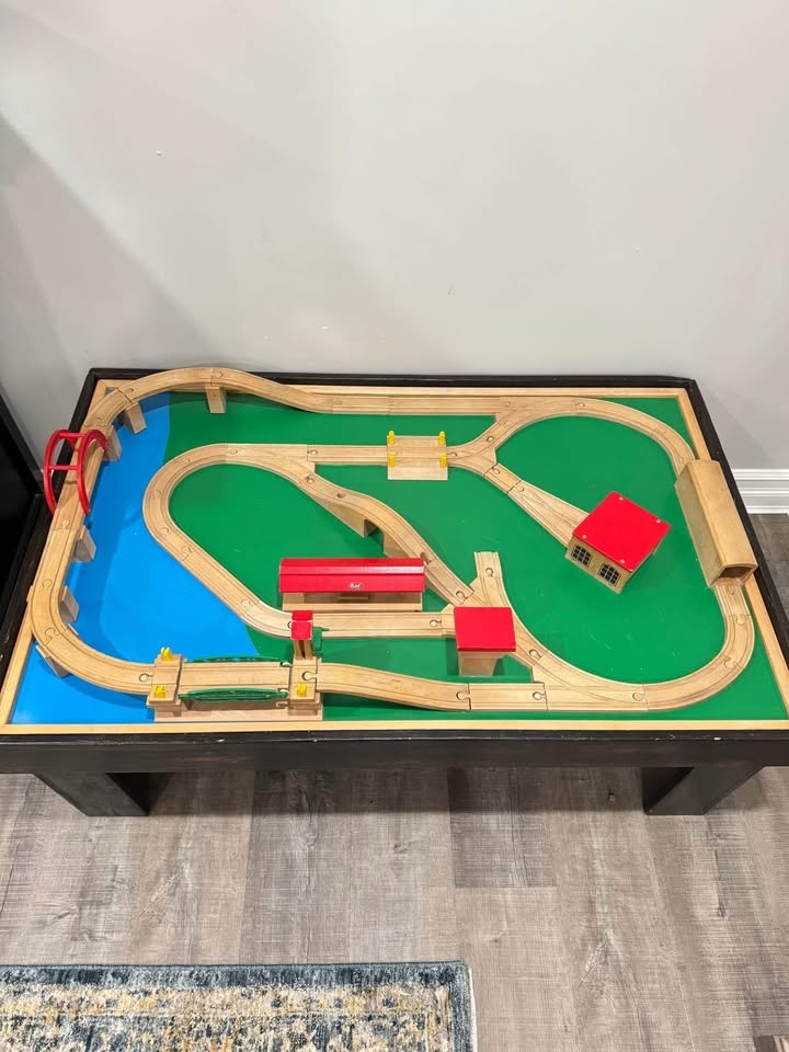 Train/Activity/Lego Table - photo 2