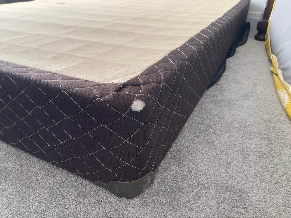 Queen box spring 20$ - photo 3