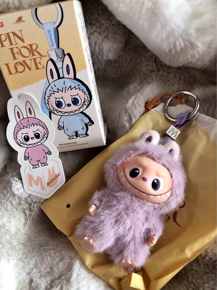 Labubu Pin for Love Letter M 🧡