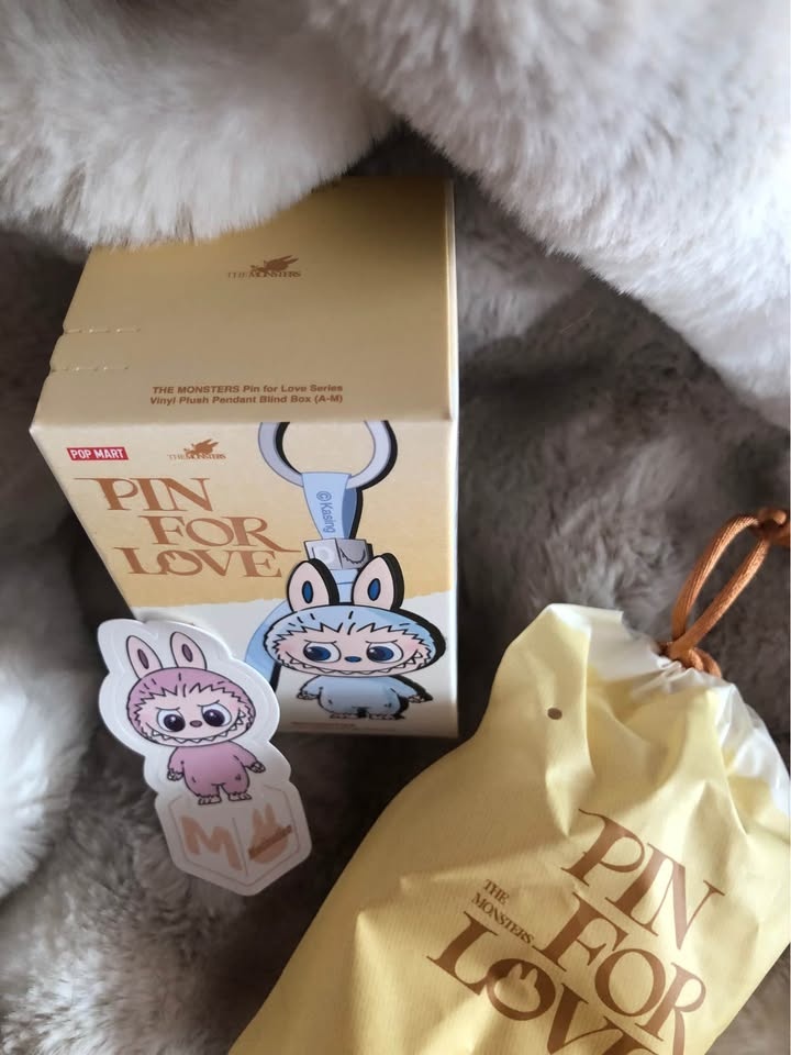 Labubu Pin for Love Letter M 🧡 - photo 2