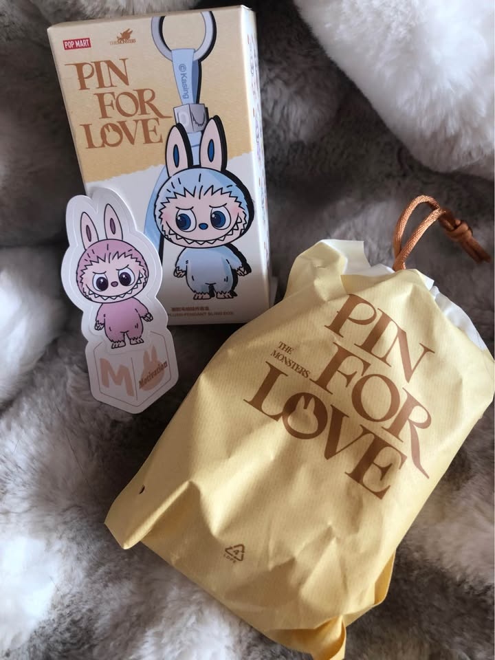 Labubu Pin for Love Letter M 🧡 - photo 3