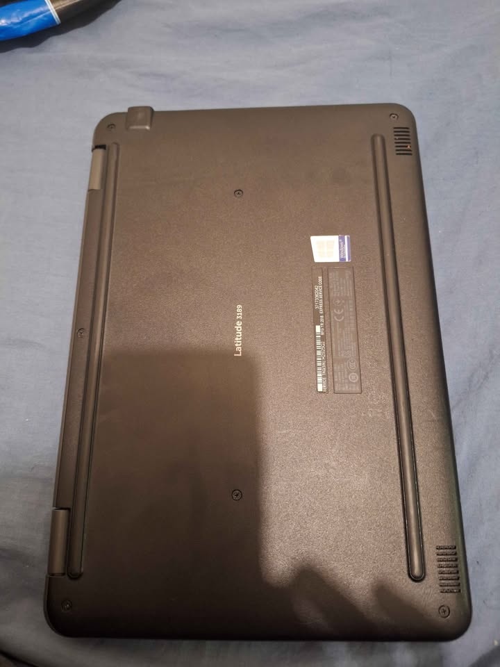Dell 10 inch Touchscreen laptop - photo 3