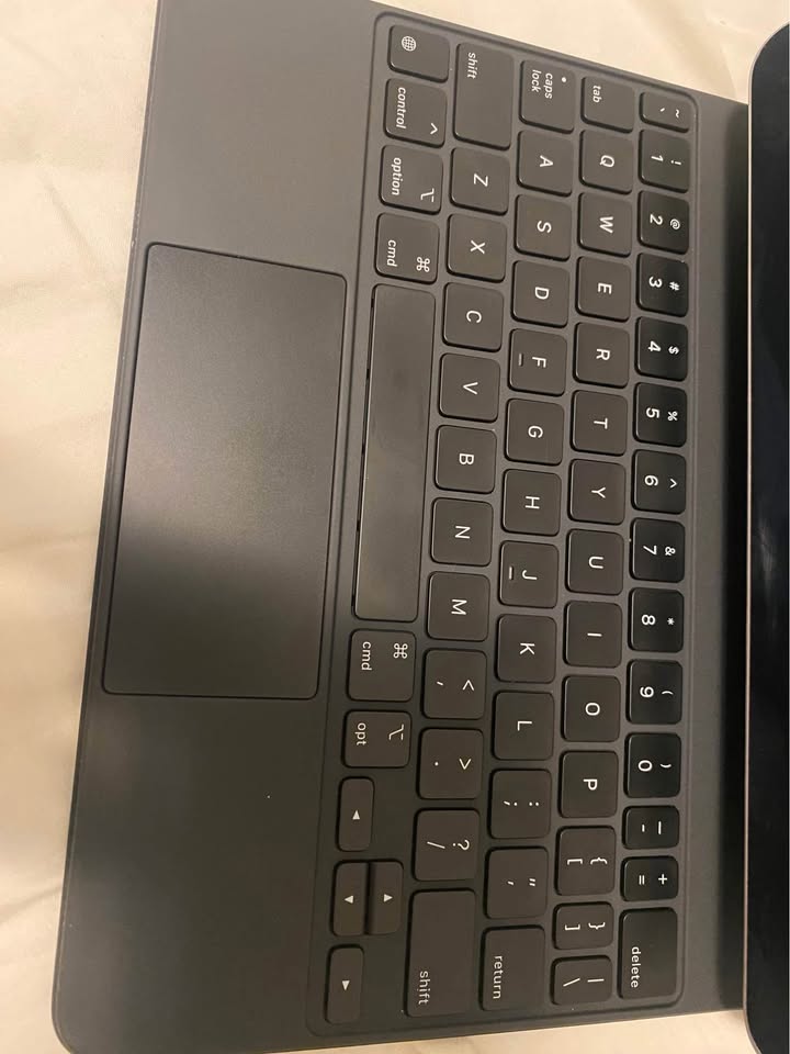 Ipad Air 11 inch M2 with Magic Keyboard - photo 4