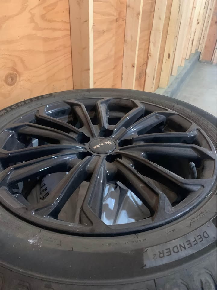 Michelin Defender 2 Tires with RTX OEM Rims - photo 3