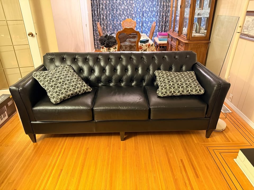Lazyboy 3 seater leather couch perfect condition