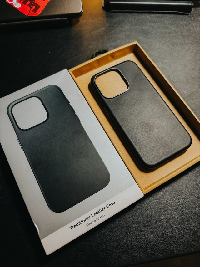 Nomad leather case black (IPhone15Pro)