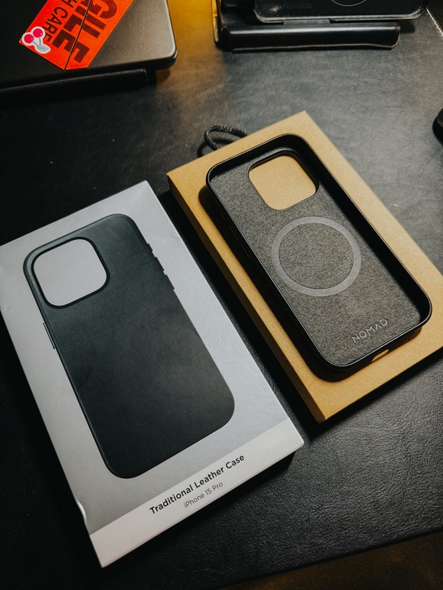 Nomad leather case black (IPhone15Pro) - photo 2