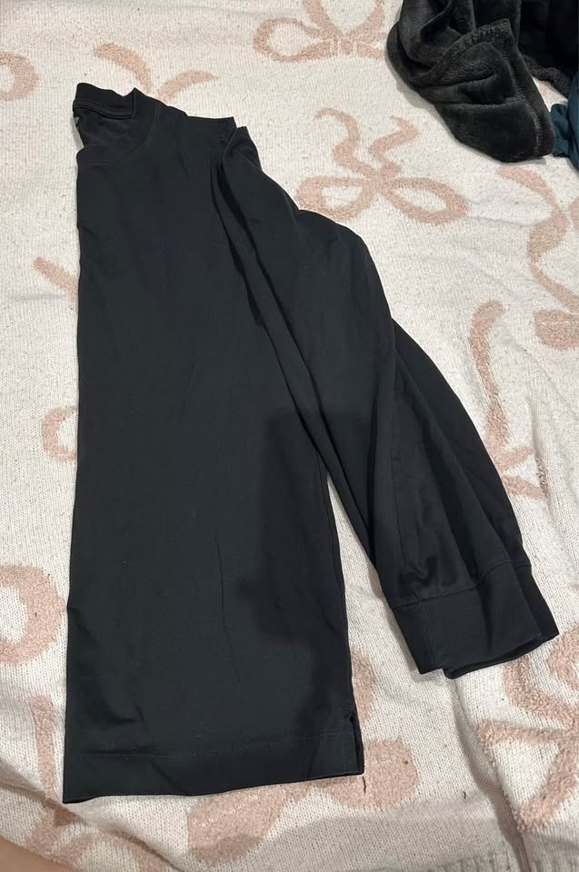 Uniqlo Black shirt - photo 2