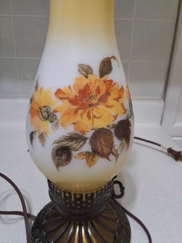 Plug-in Milk Glass Huricane Lamp - photo 2