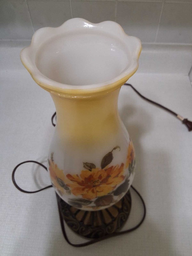 Plug-in Milk Glass Huricane Lamp - photo 3