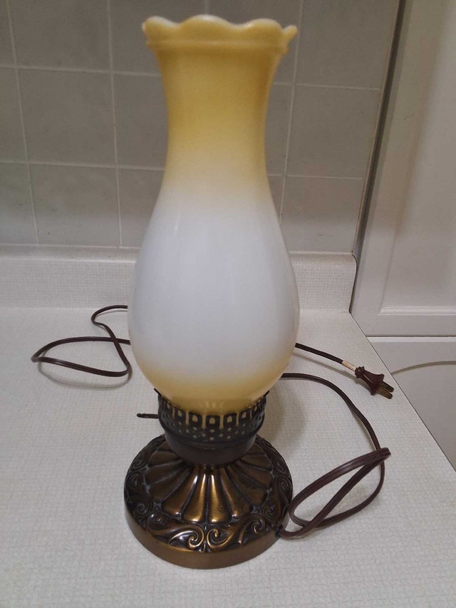 Plug-in Milk Glass Huricane Lamp - photo 4