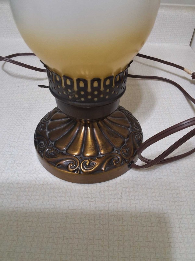 Plug-in Milk Glass Huricane Lamp - photo 5