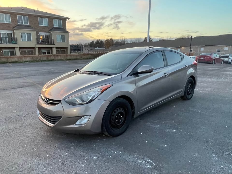 2013 Hyundai Elantra - photo 2