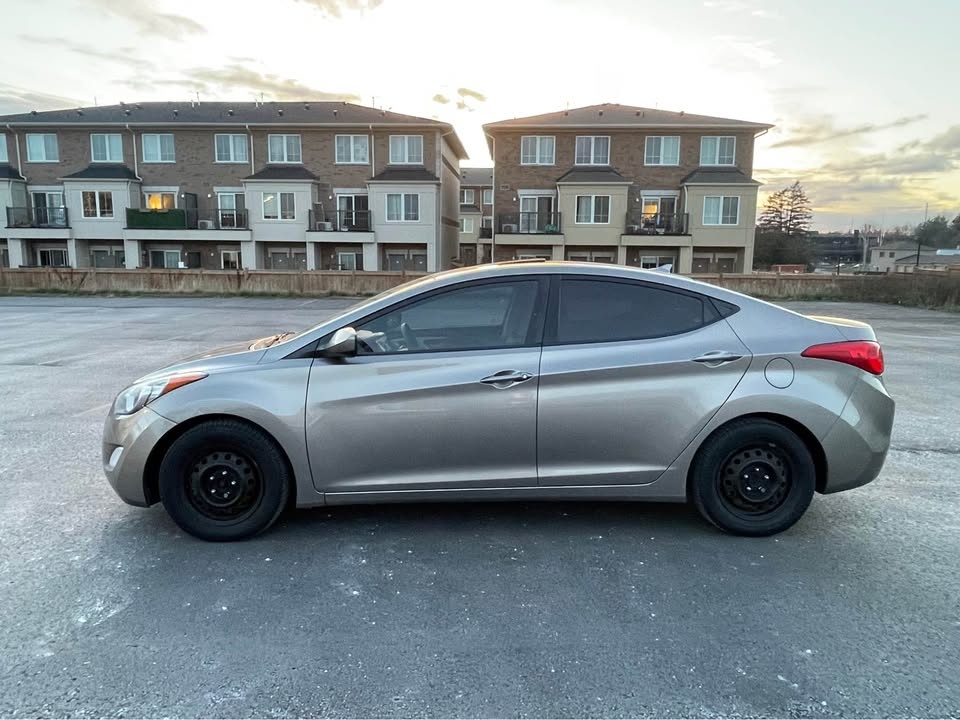 2013 Hyundai Elantra - photo 3