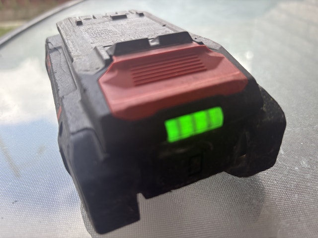 Hilti C4-22 Battery Charger - photo 3