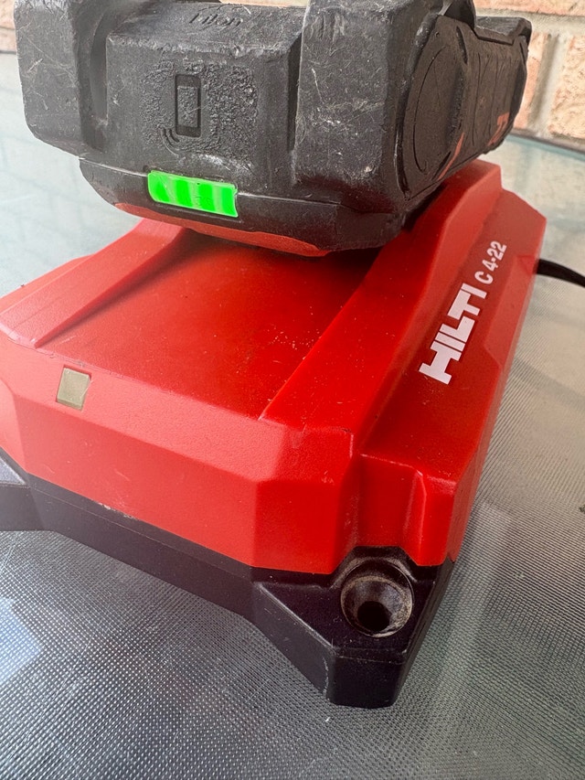 Hilti C4-22 Battery Charger - photo 4