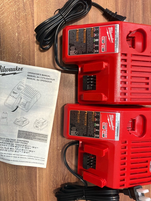 Milwaukee Battery Charger - photo 2