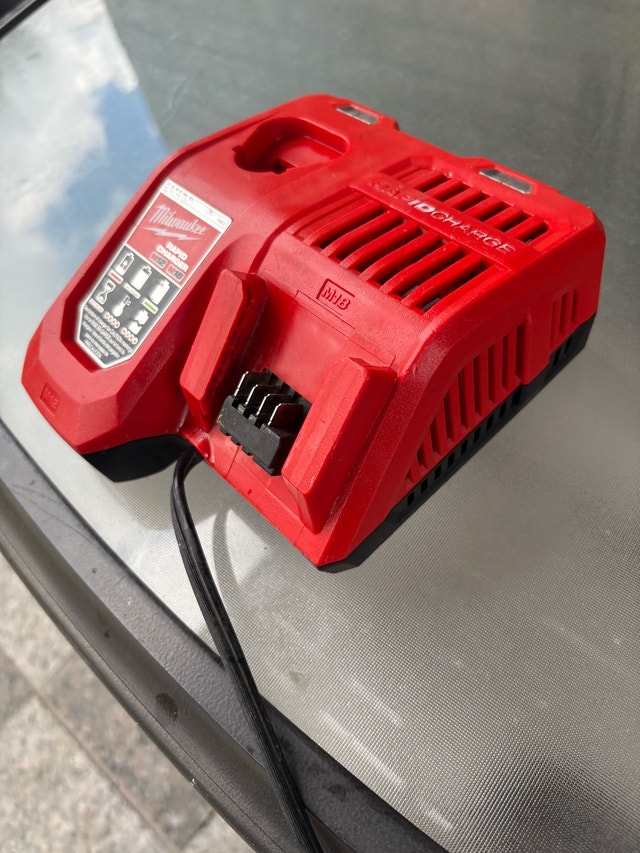 Milwaukee M18 & M12 Rapid Charger