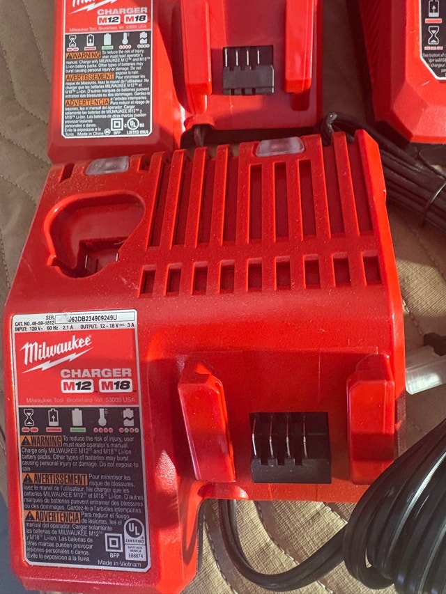 Milwaukee M12 M18 Charger - photo 2