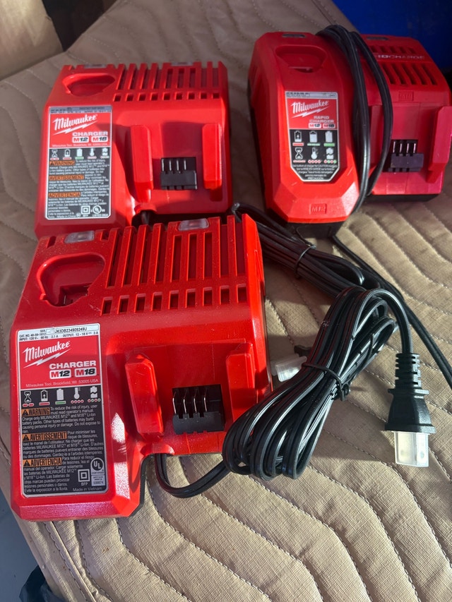Milwaukee M12 M18 Charger - photo 3