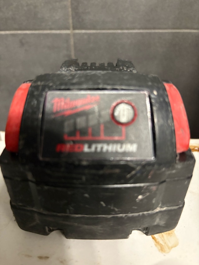 Milwaukee M18 Battery - photo 2