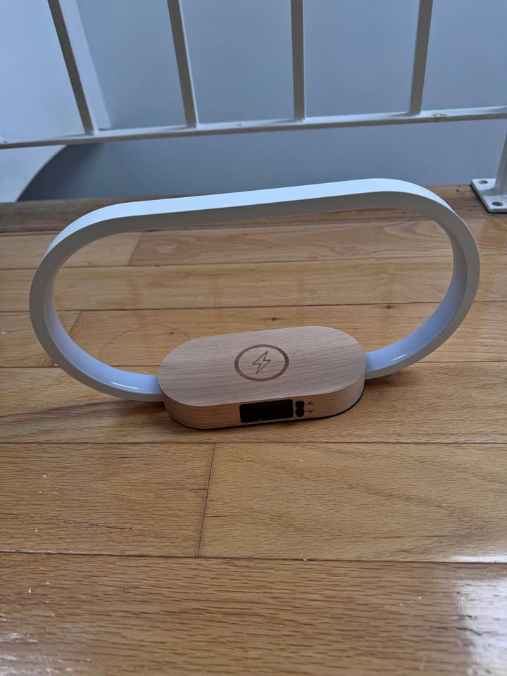 Desk lamp with mag safe charger