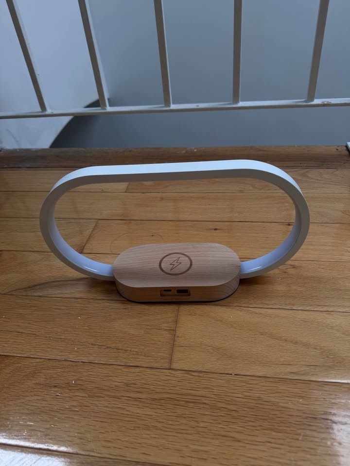 Desk lamp with mag safe charger - photo 2
