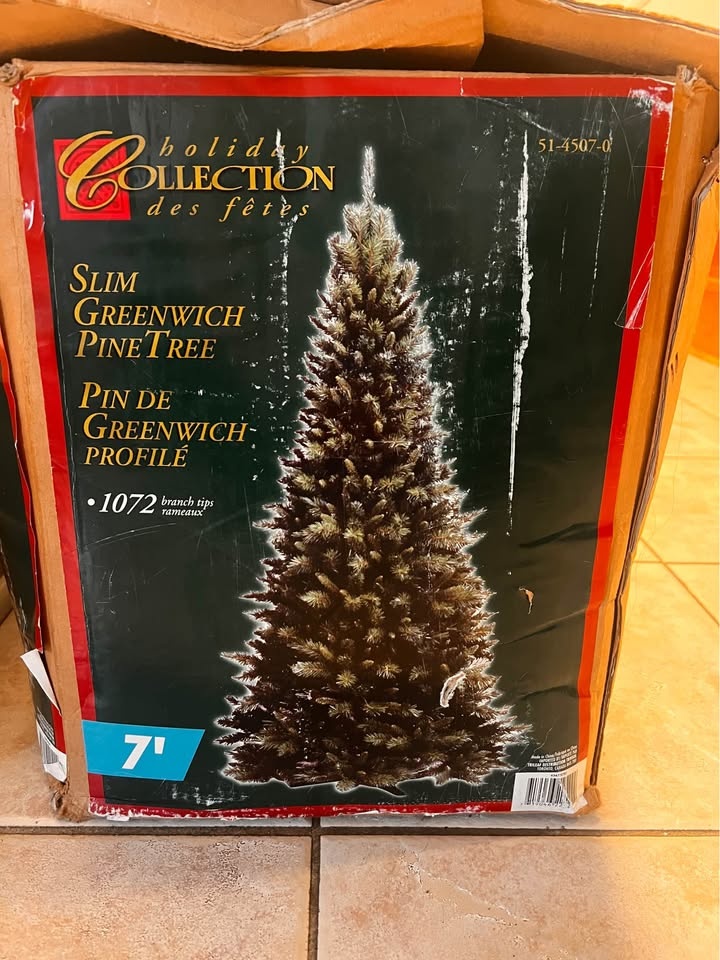 7’ Christmas Tree - photo 2