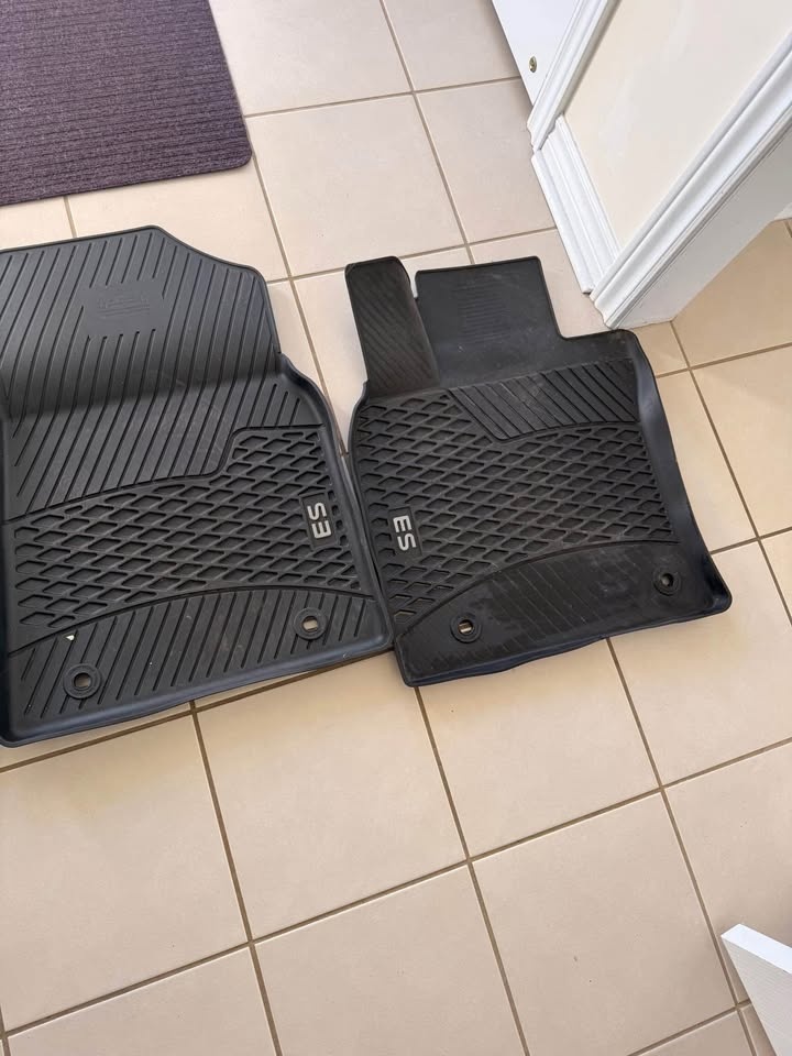 Price is firm for 2019-2025 lexus mats for model ES almost new ( - photo 3