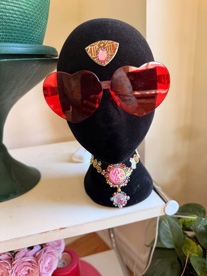 Funky style mannequin in your vibrant living room. - photo 2