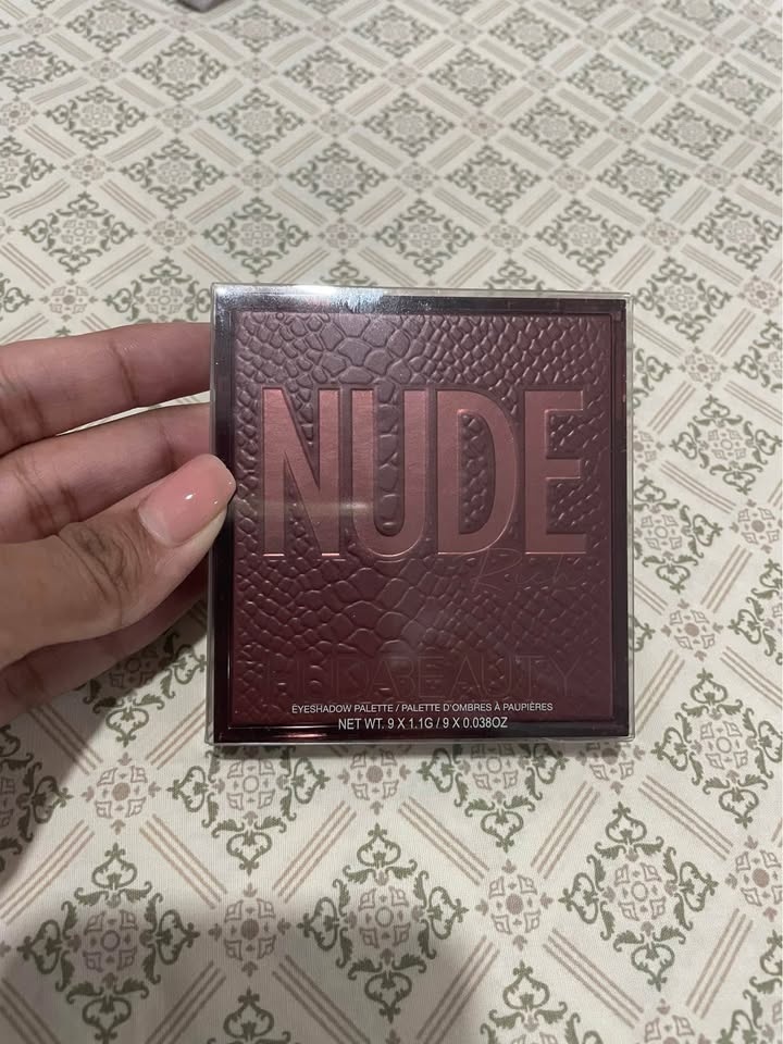 Huda Beauty Eyeshadow Palette - photo 2