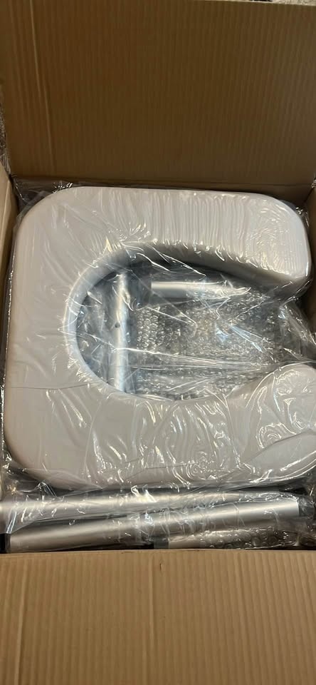 Raised Toilet Seat with Handles - Width & Height Adjustable - photo 4