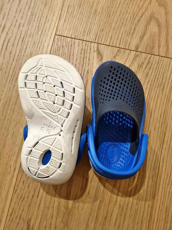 EEUC toddler Crocs c6