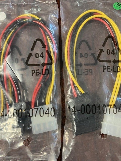 New Molex to SATA Power Adapter Cables (2 Pieces) - photo 2